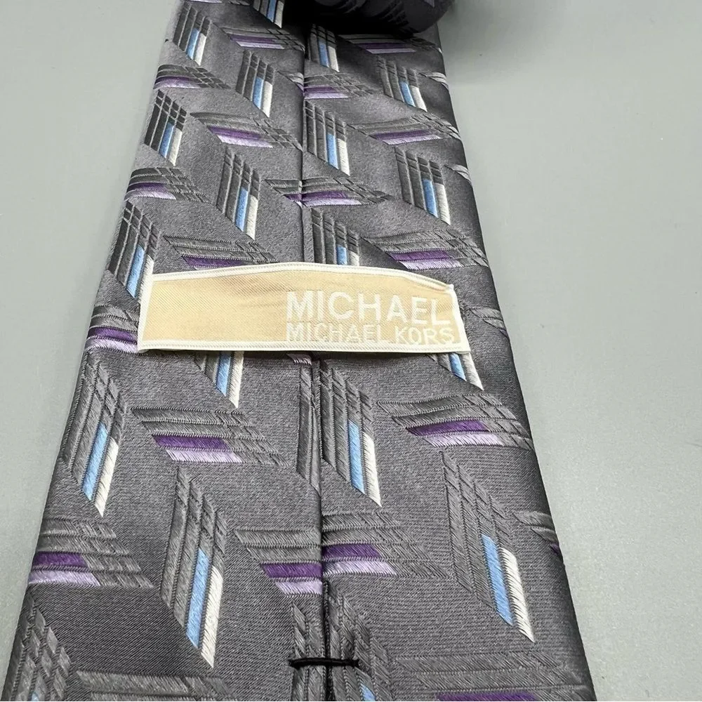 Michael Michael Kors 100% Silk Gray Purple Men’s Necktie Geometric Designer Tie